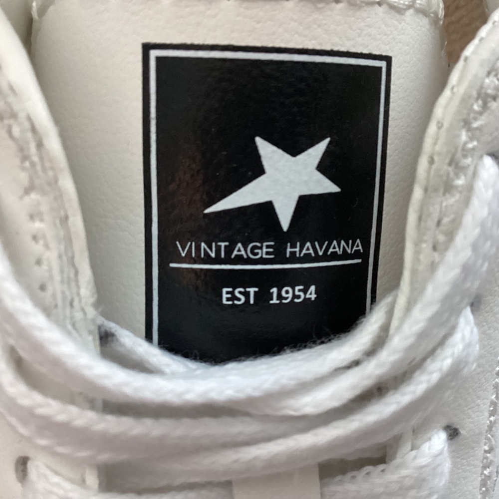 Vintage Havana Crisp Sneaker (Women), size 8.5 - Picture 2 of 13